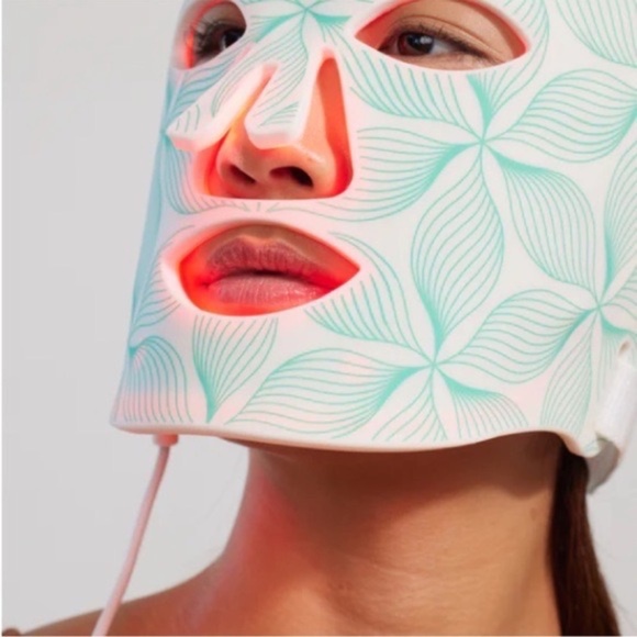 Omnilux Contour LED Light Therapy Mask - White and Green - Picture 4 of 5
